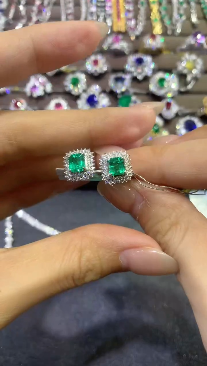 【闪购商品】祖母绿耳饰18K金镶嵌a177     