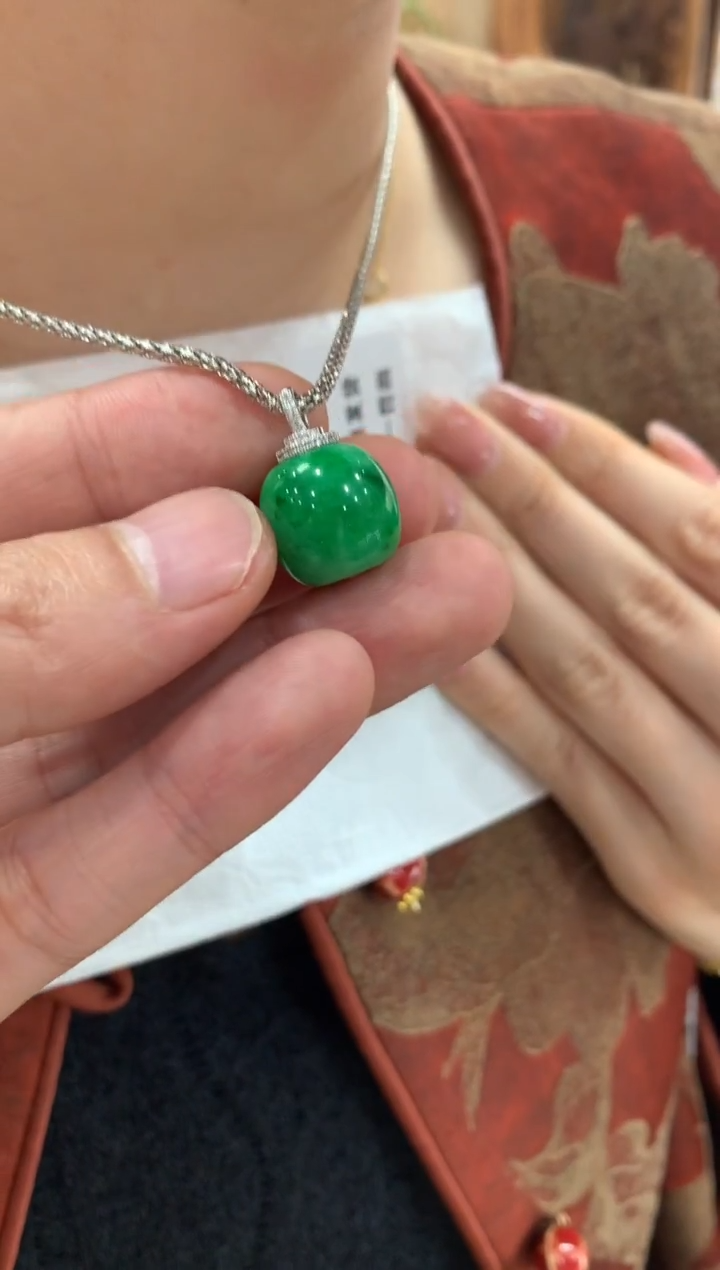 吊坠(不含链)18K金镶嵌翡翠苹果珠