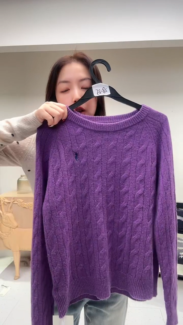 葡萄紫经典麻花羊毛衫