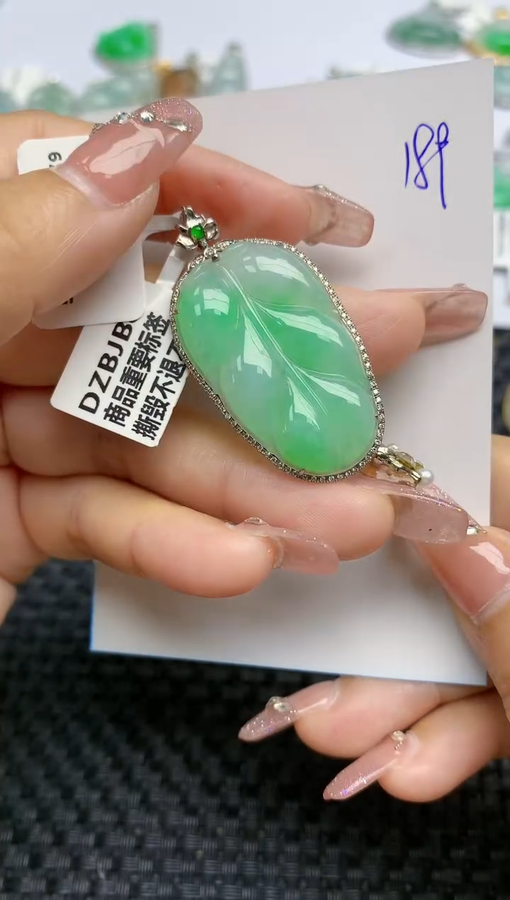 【闪购商品】翡翠颈饰18K金镶嵌天然A货翡翠 189