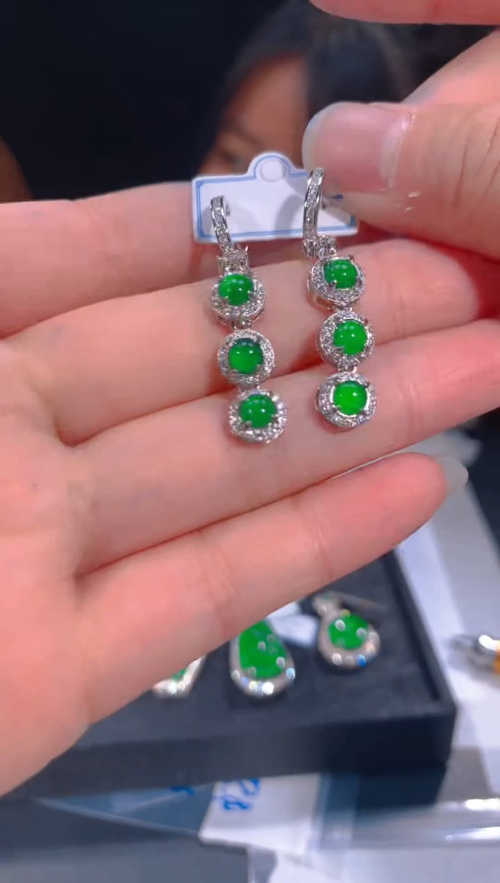 【闪购商品】定制翡翠未镶嵌94定制翡翠，多样性发货（发其一）