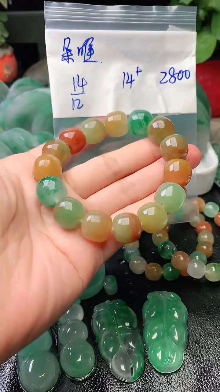 定制石英质玉（非洲翠）朵*手串