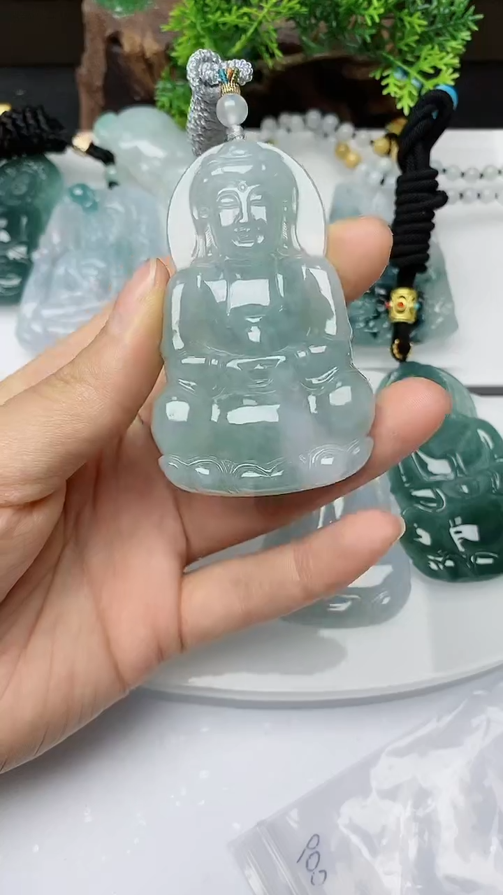 【闪购商品】翡翠颈饰未镶嵌        