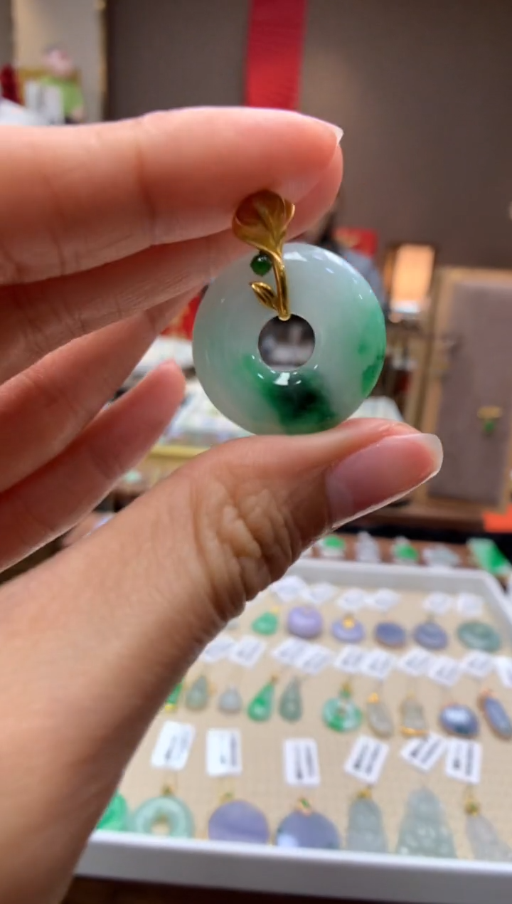 【闪购商品】翡翠颈饰18K金镶嵌甜甜圈