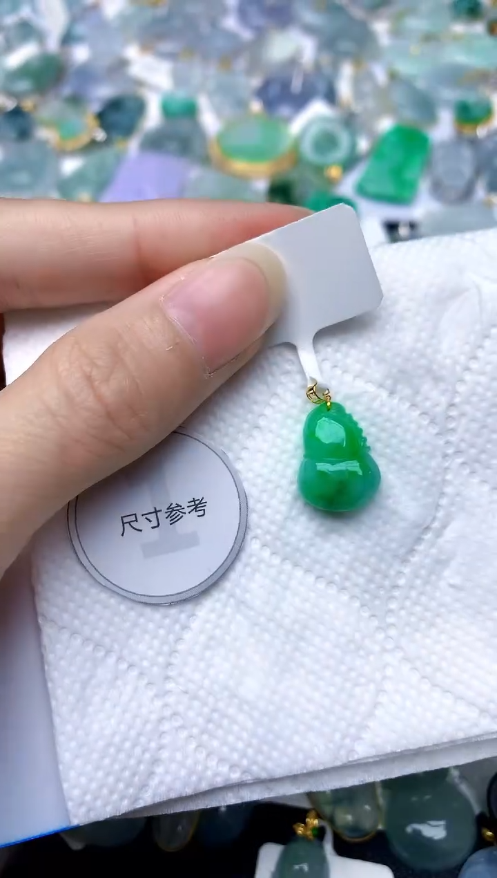 颈饰18K金镶嵌翡翠天然A货翡翠
