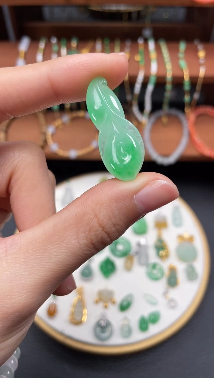 【闪购商品】翡翠吊坠(不含链)未镶嵌一个  JK521