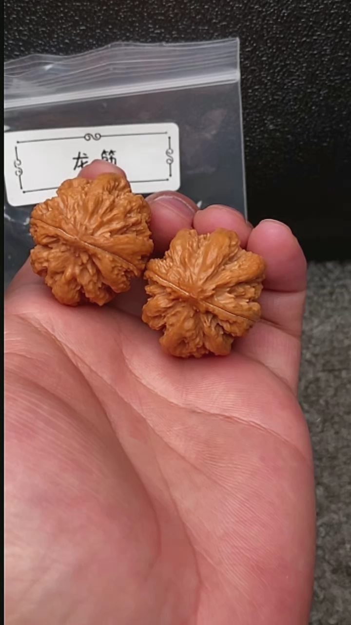 【闪购商品】文玩核桃把件龙筋