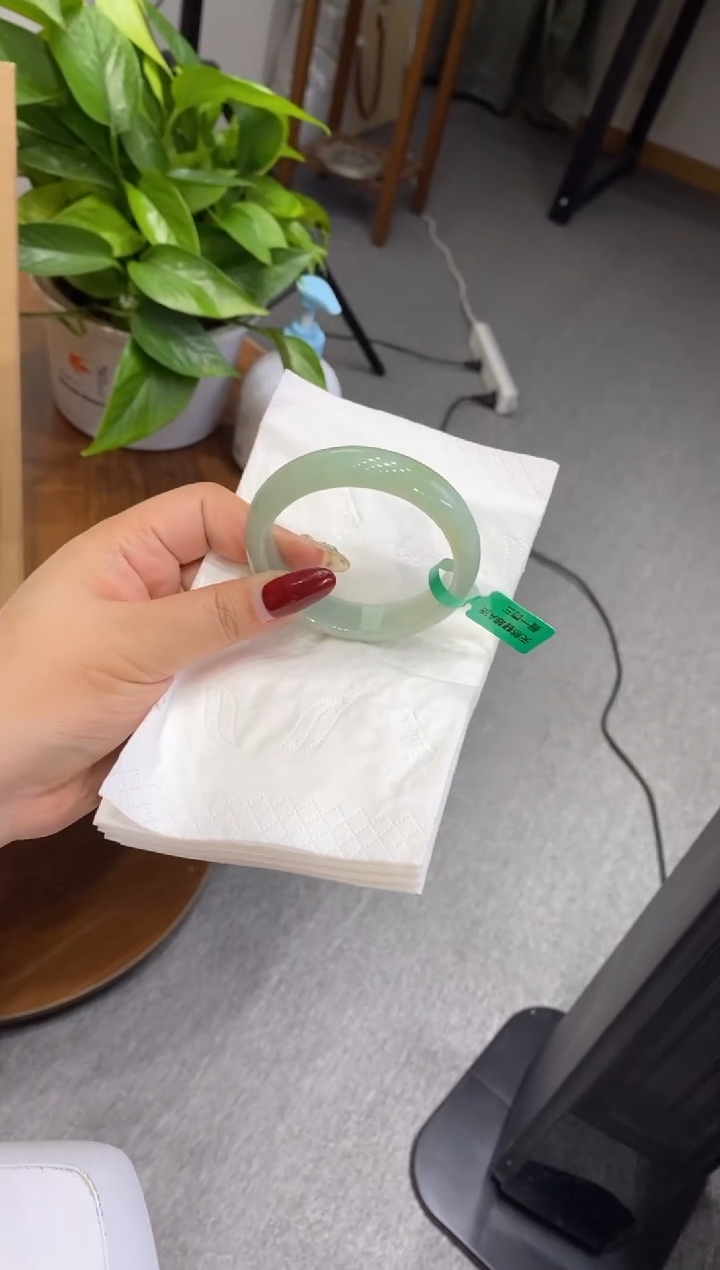 【闪购商品】翡翠手镯未镶嵌多人0005162