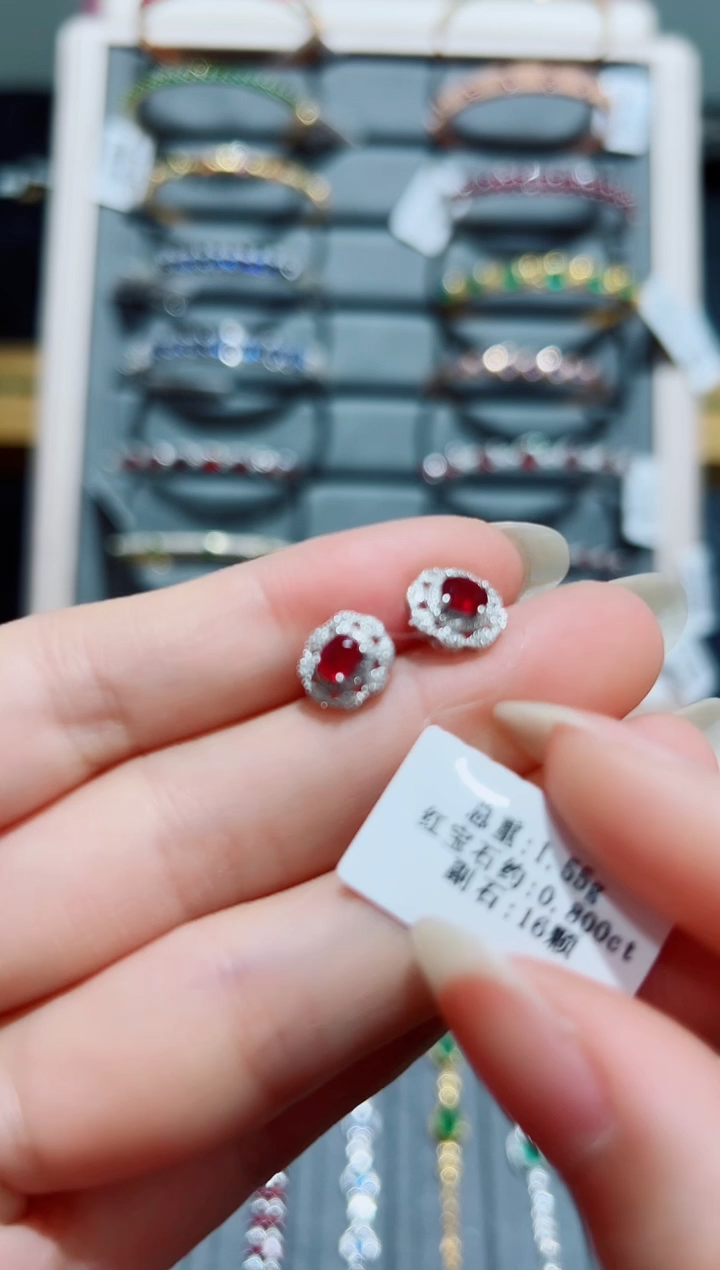 【闪购商品】耳钉18K金镶嵌红宝石·