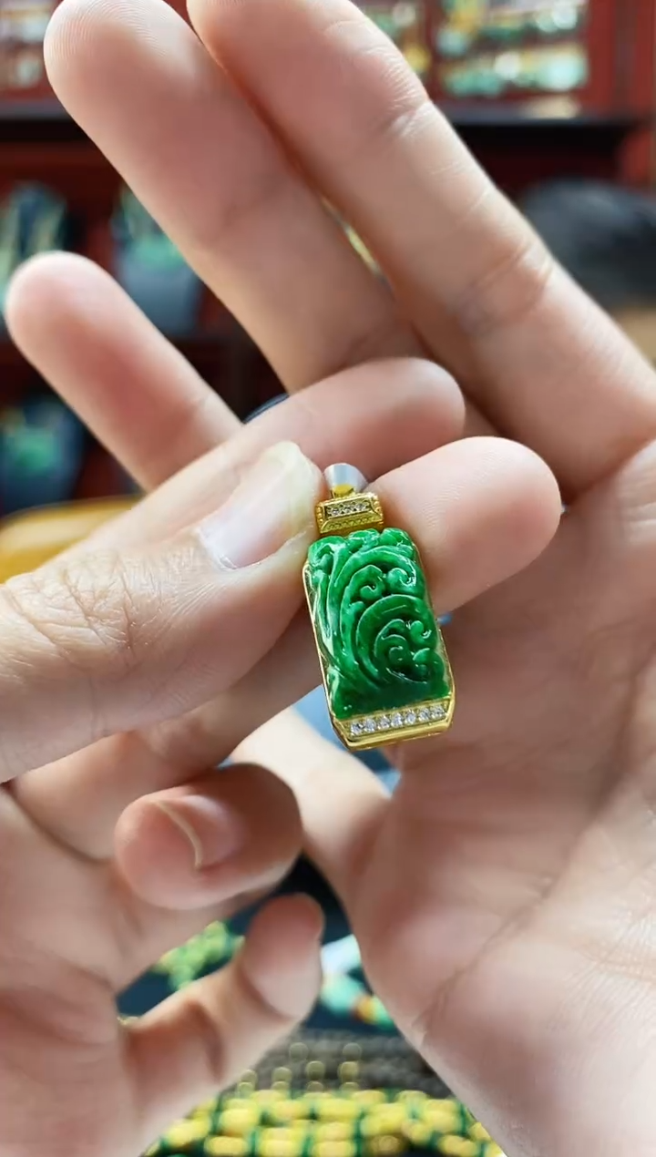 颈饰未镶嵌翡翠吊坠