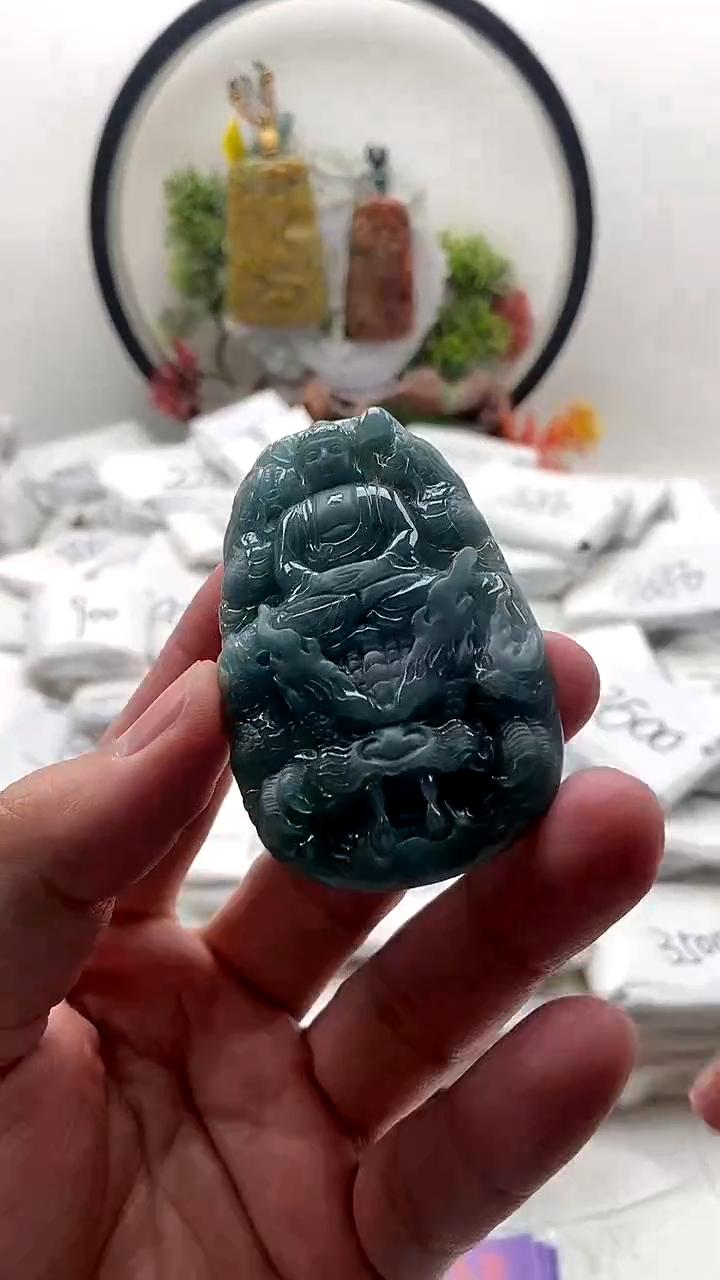 颈饰未镶嵌翡翠大日如来