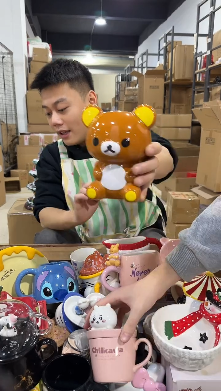 瓷片棕色轻松熊钱罐