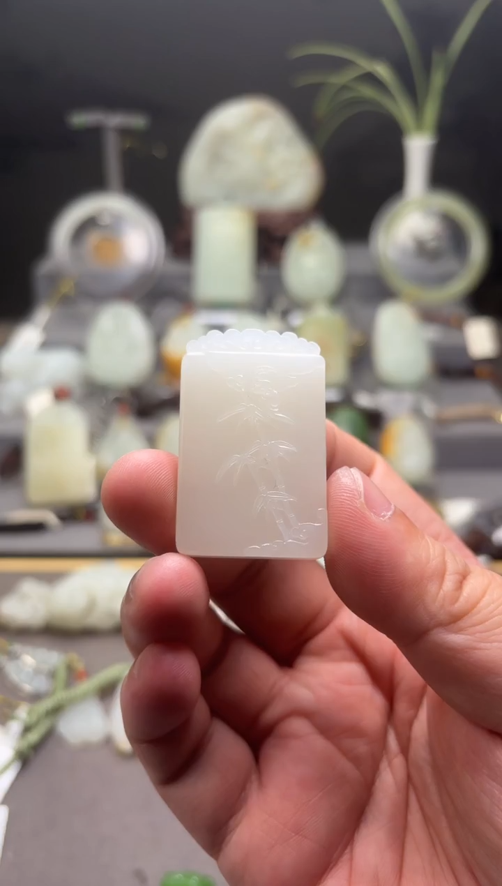 颈饰未镶嵌和田玉祝福牌