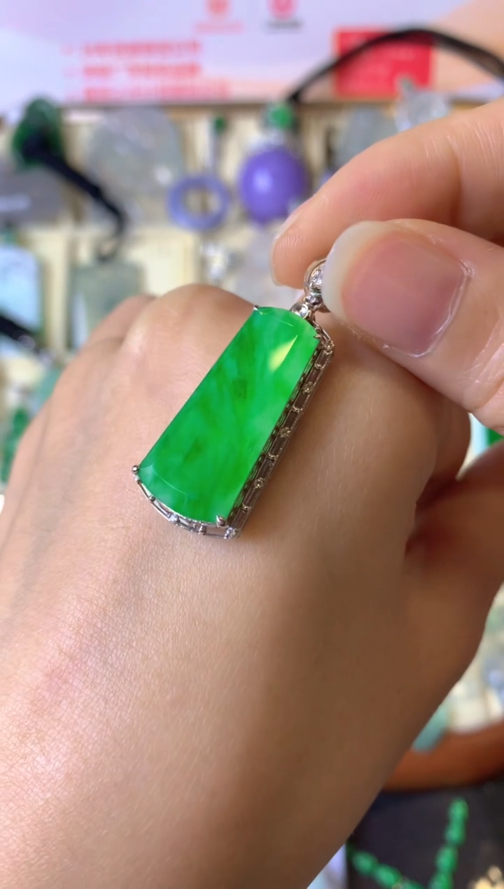 【闪购商品】翡翠颈饰18K金镶嵌成品吊坠