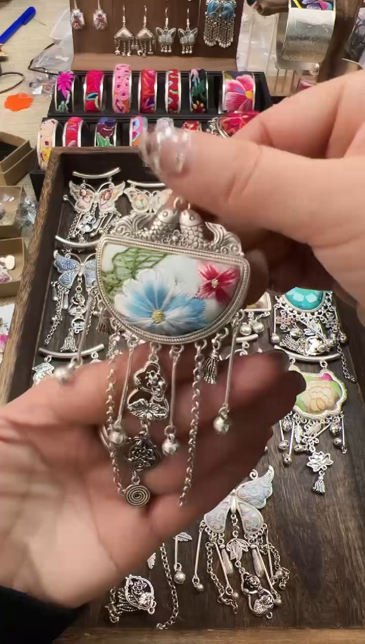 【闪购商品】织绣民族风老绣饰品382