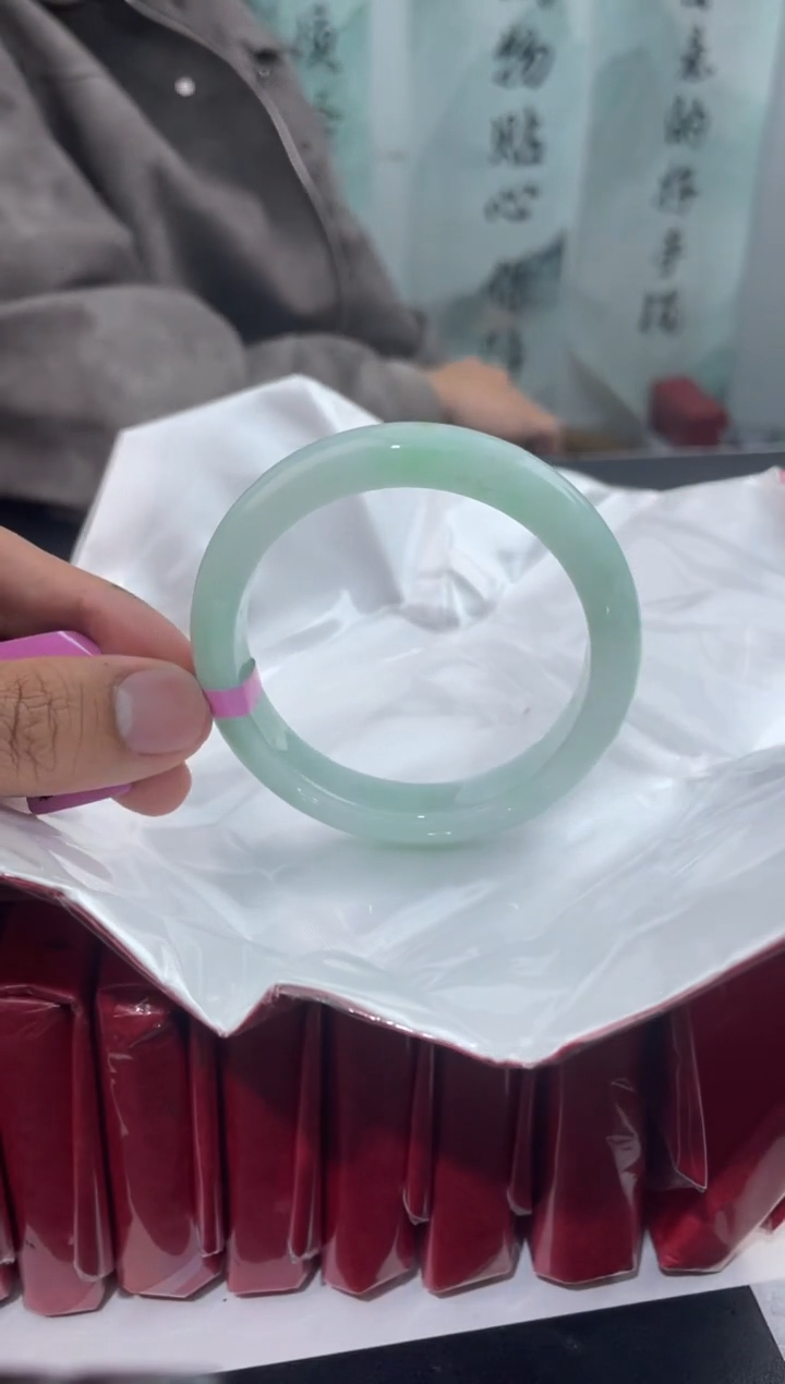 翡翠未镶嵌手镯11翡翠手镯