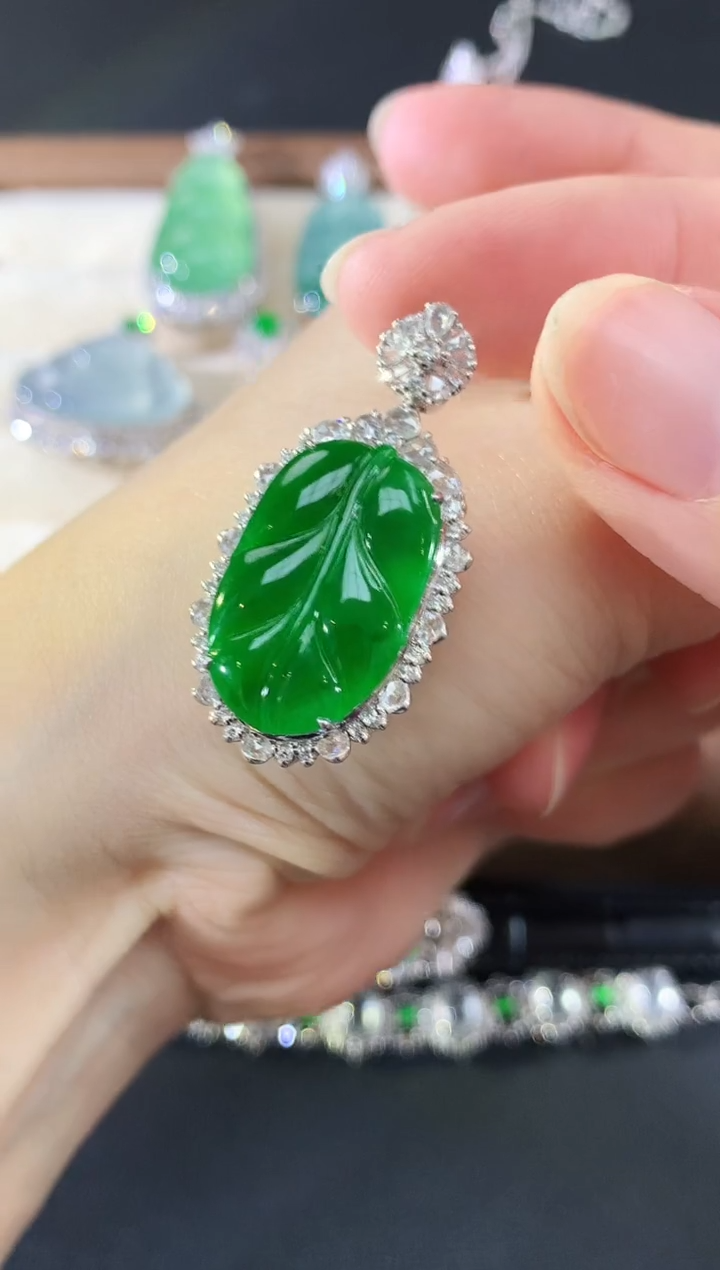 吊坠(不含链)18K金镶嵌翡翠190|29800