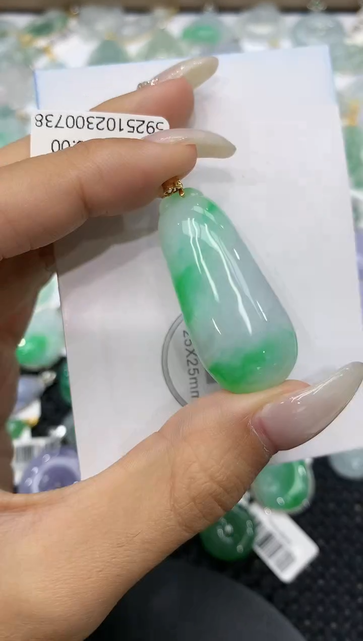 颈饰18K金镶嵌翡翠111111111111