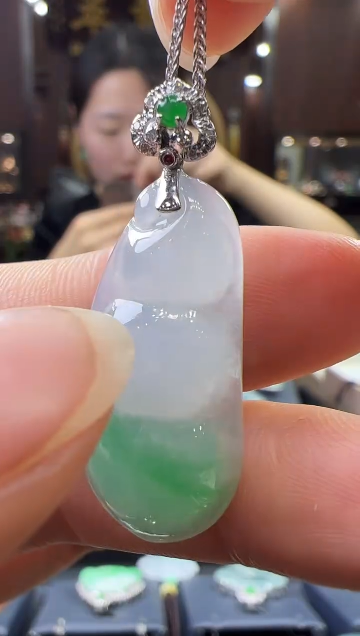 【闪购商品】翡翠挂件18K金镶嵌豆子不含链