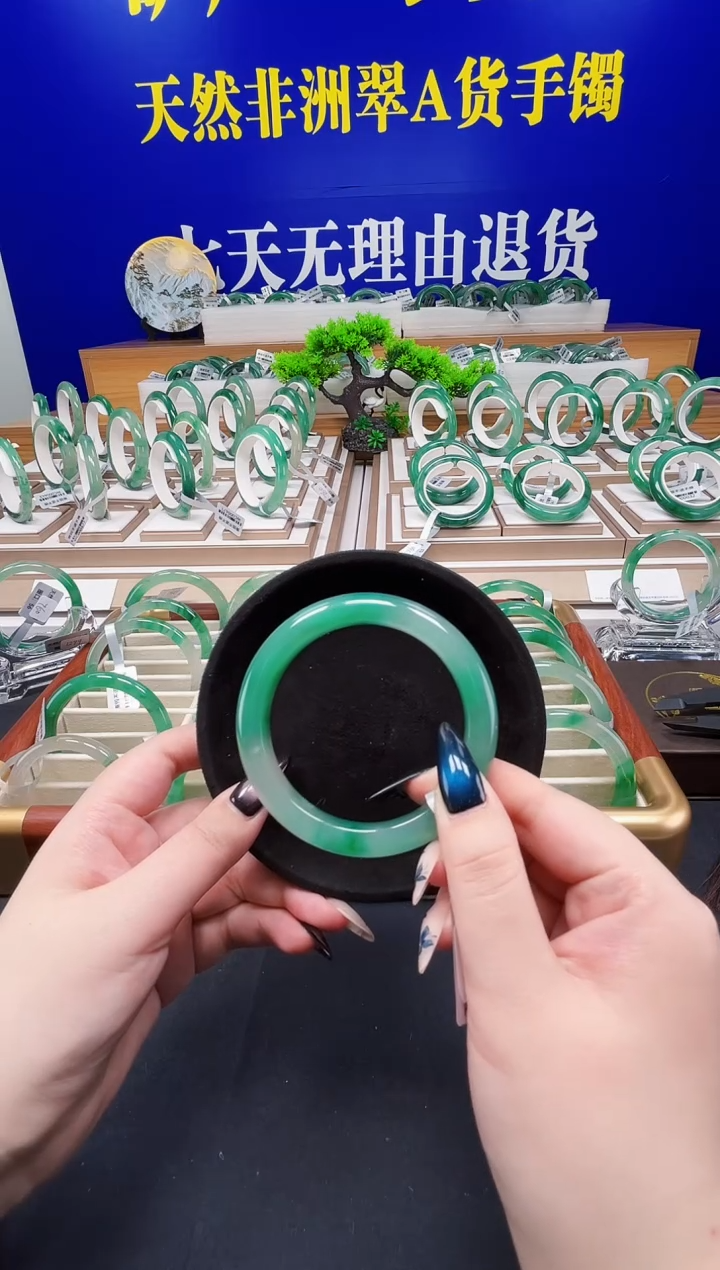未镶嵌手镯石英质玉（非洲翠）圈口60