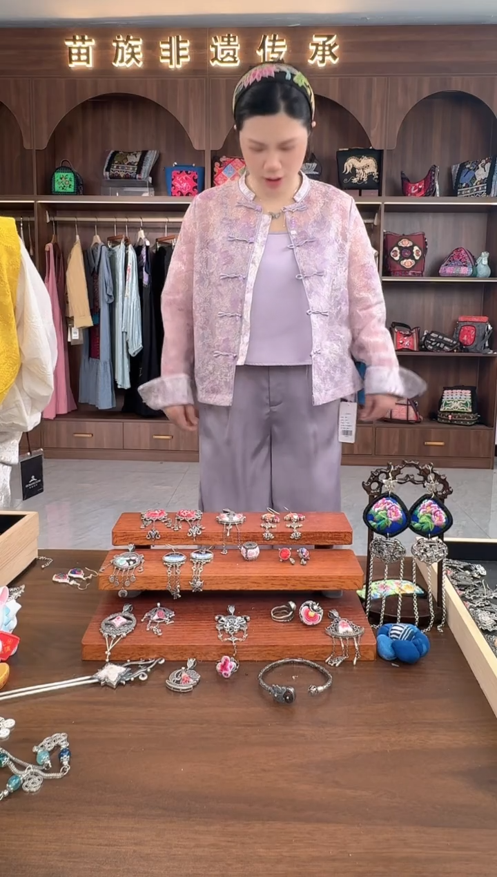 【闪购商品】织绣扶光苗绣传承L20