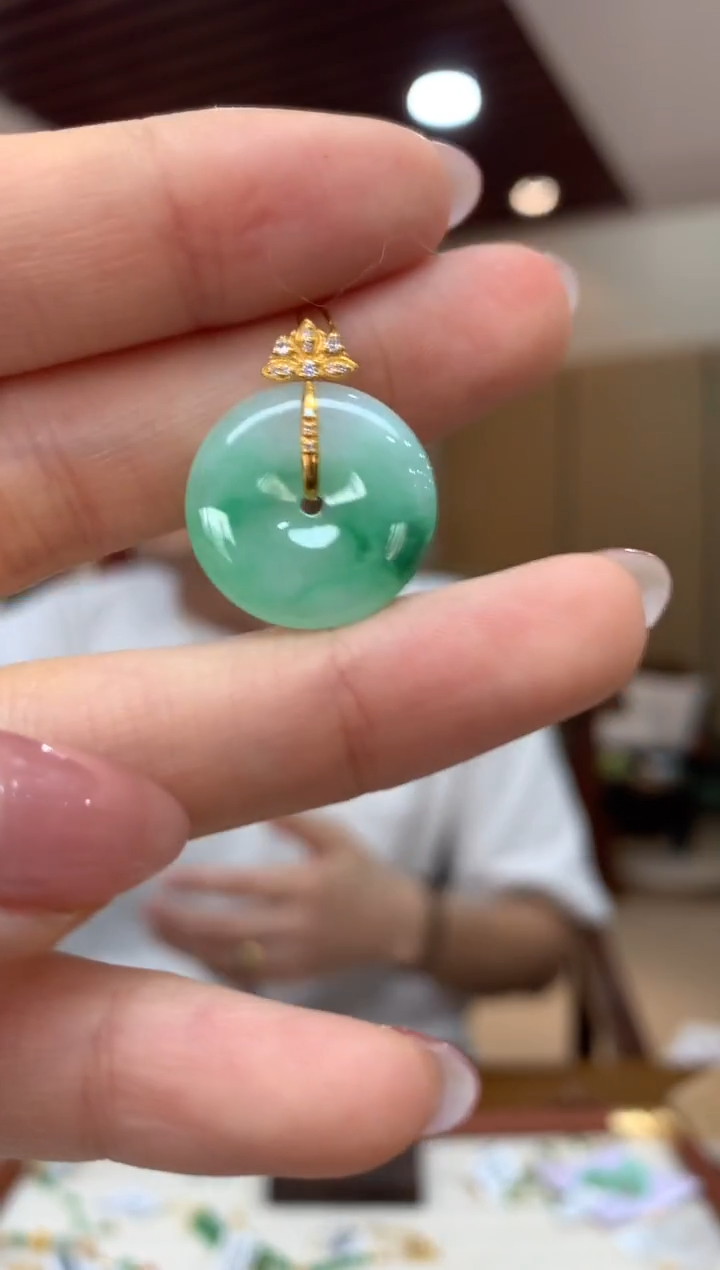 吊坠(不含链)18K金镶嵌翡翠平安扣
