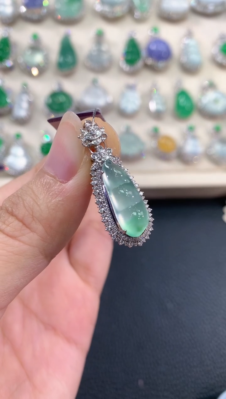 【闪购商品】翡翠吊坠(不含链)18K金镶嵌C65   