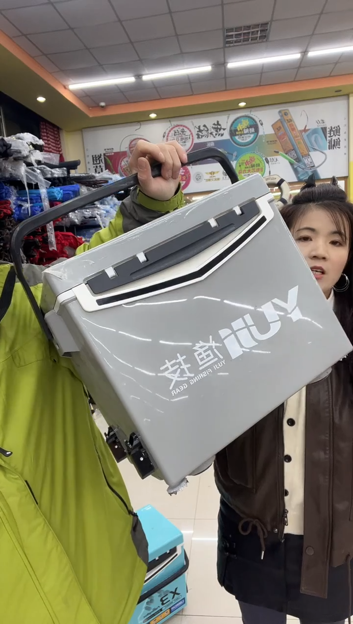 张**少渔技钓箱1个