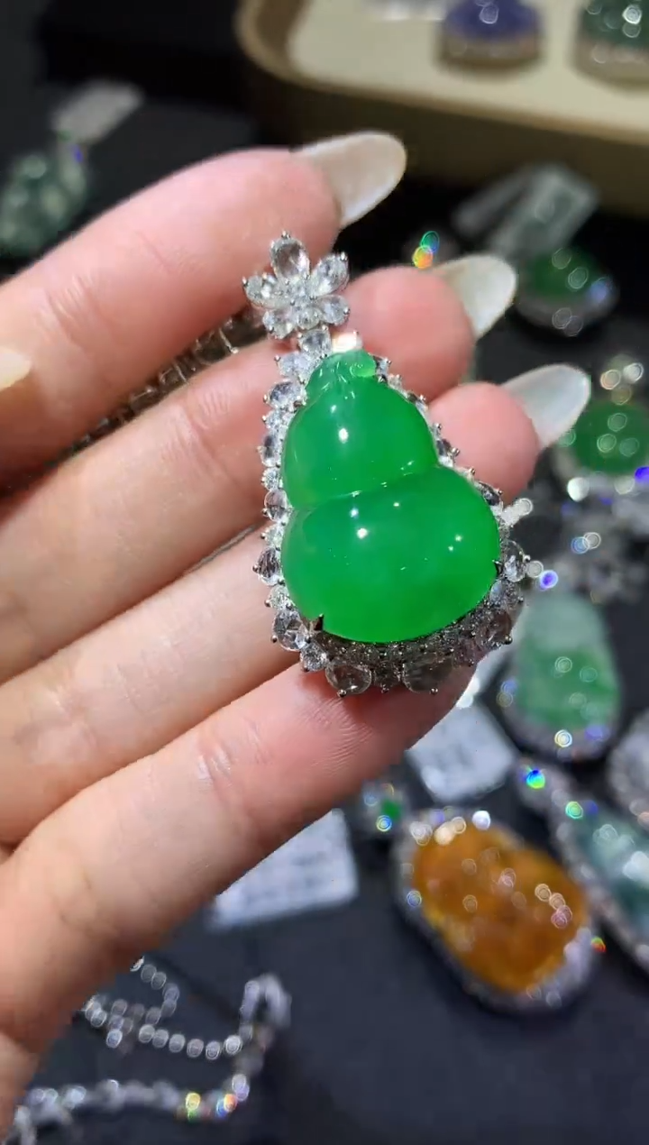 【闪购商品】翡翠吊坠(不含链)18K金镶嵌108-葫芦