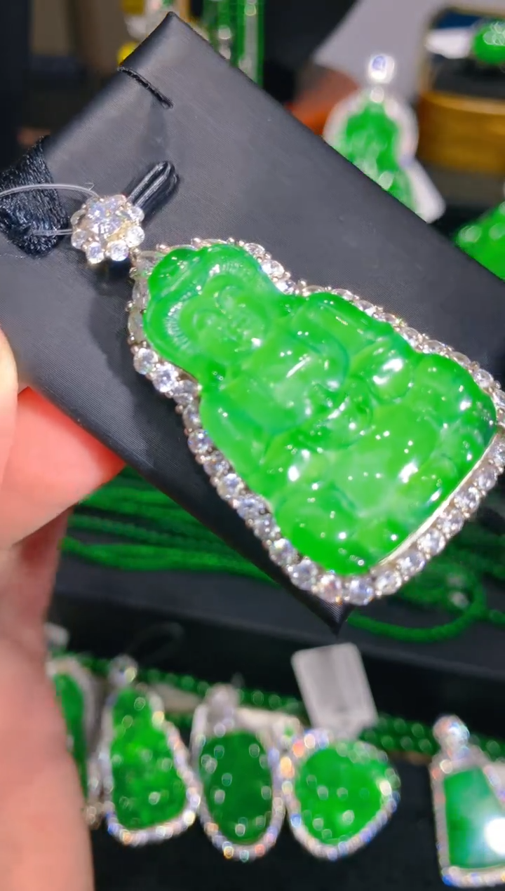 【闪购商品】翡翠颈饰银S925镶嵌18一季