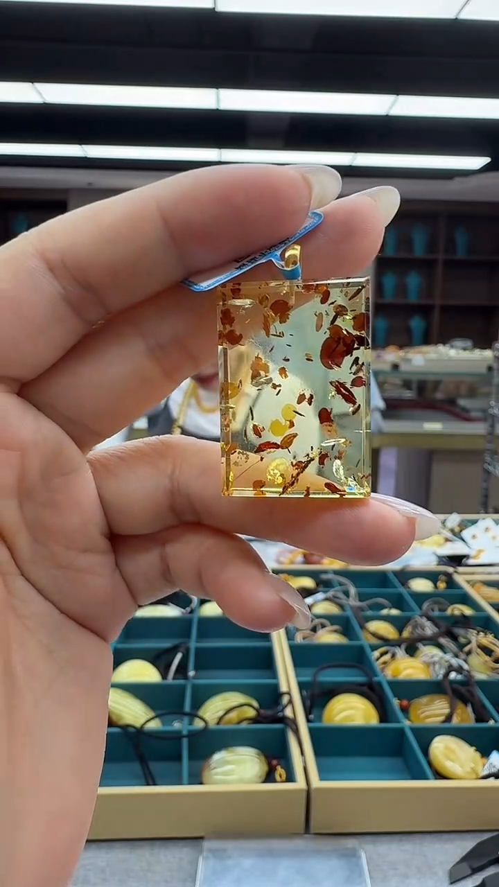 琥珀颈饰未镶嵌168秒拍号 假一罚三 