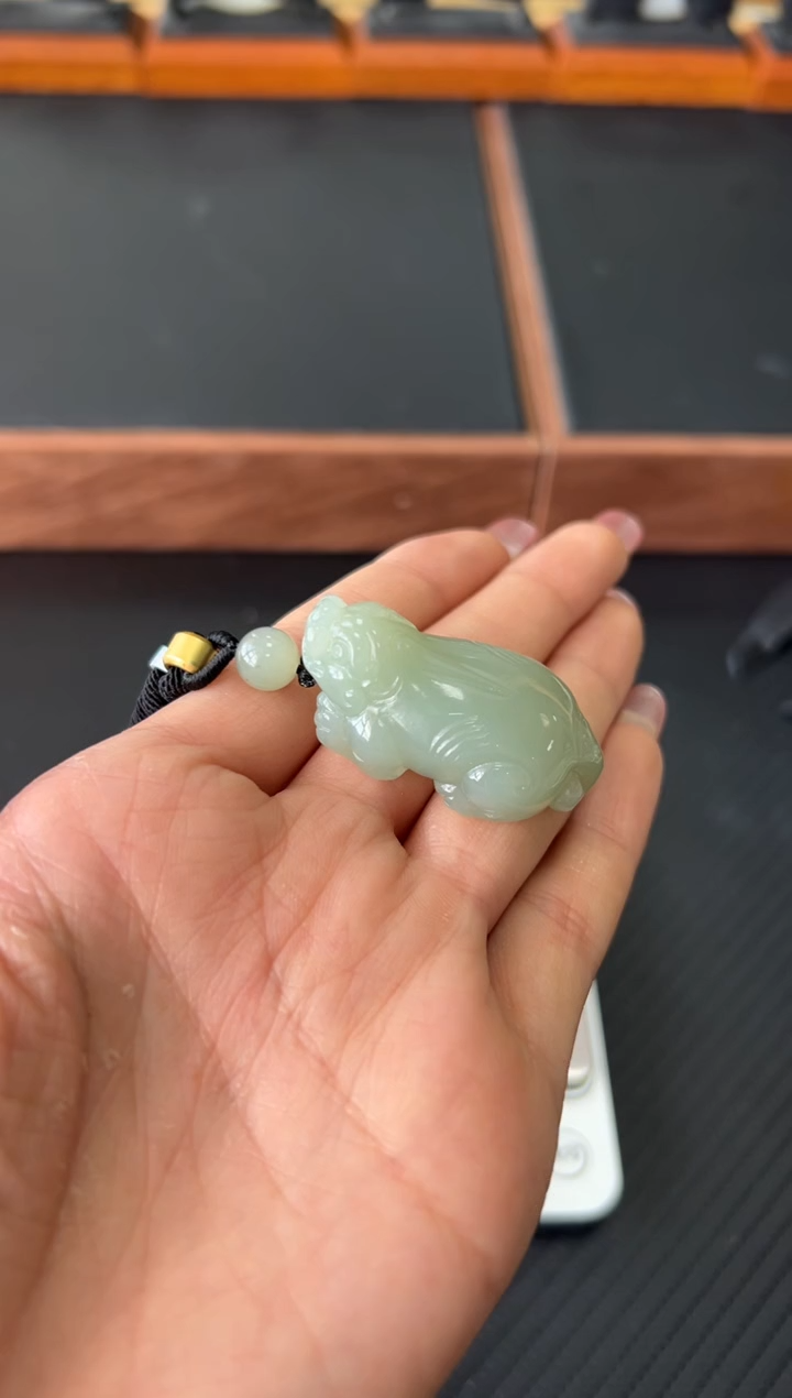 吊坠(赠链)未镶嵌和田玉且末微色差近矿