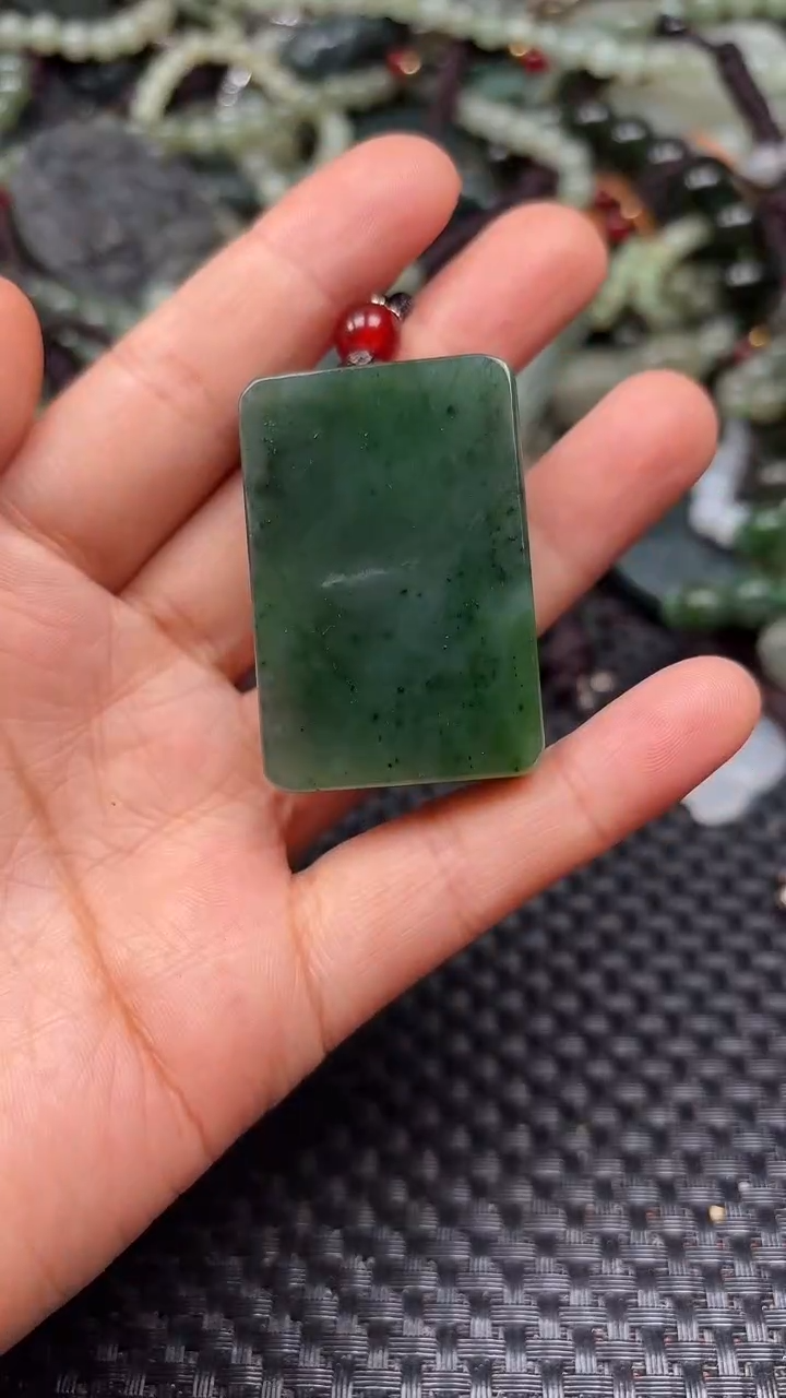 和田玉未镶嵌颈饰1