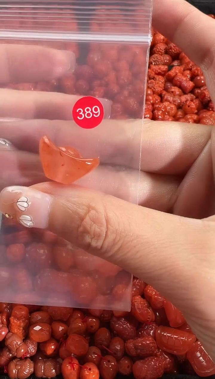 颈饰未镶嵌南红玛瑙1