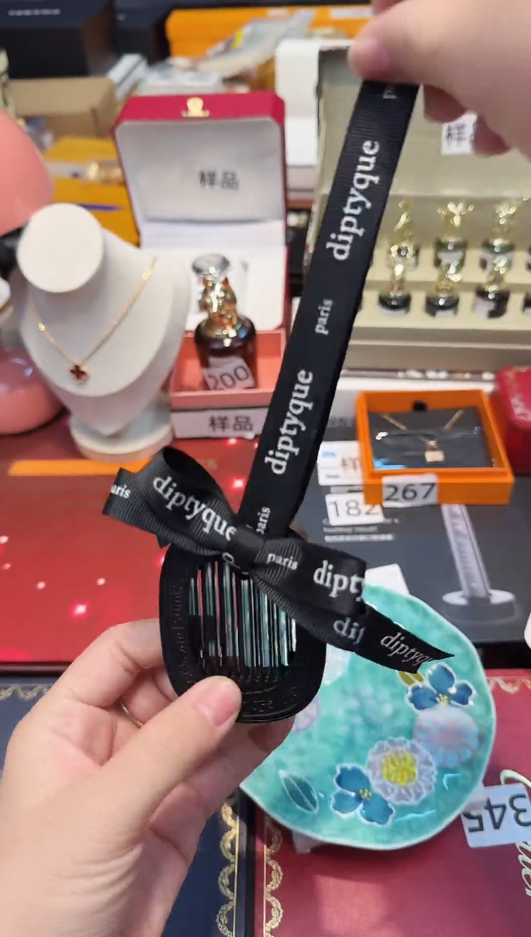 瓷片。。。。。。。。。。。。。