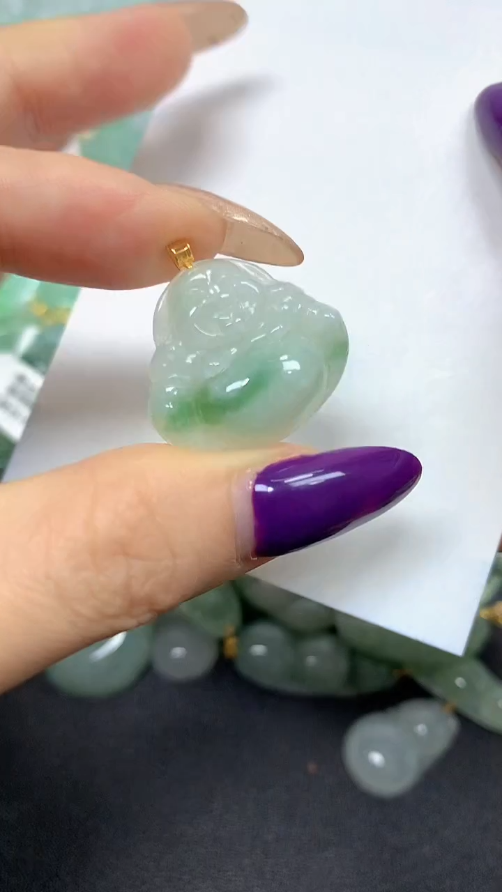 颈饰18K金镶嵌翡翠 