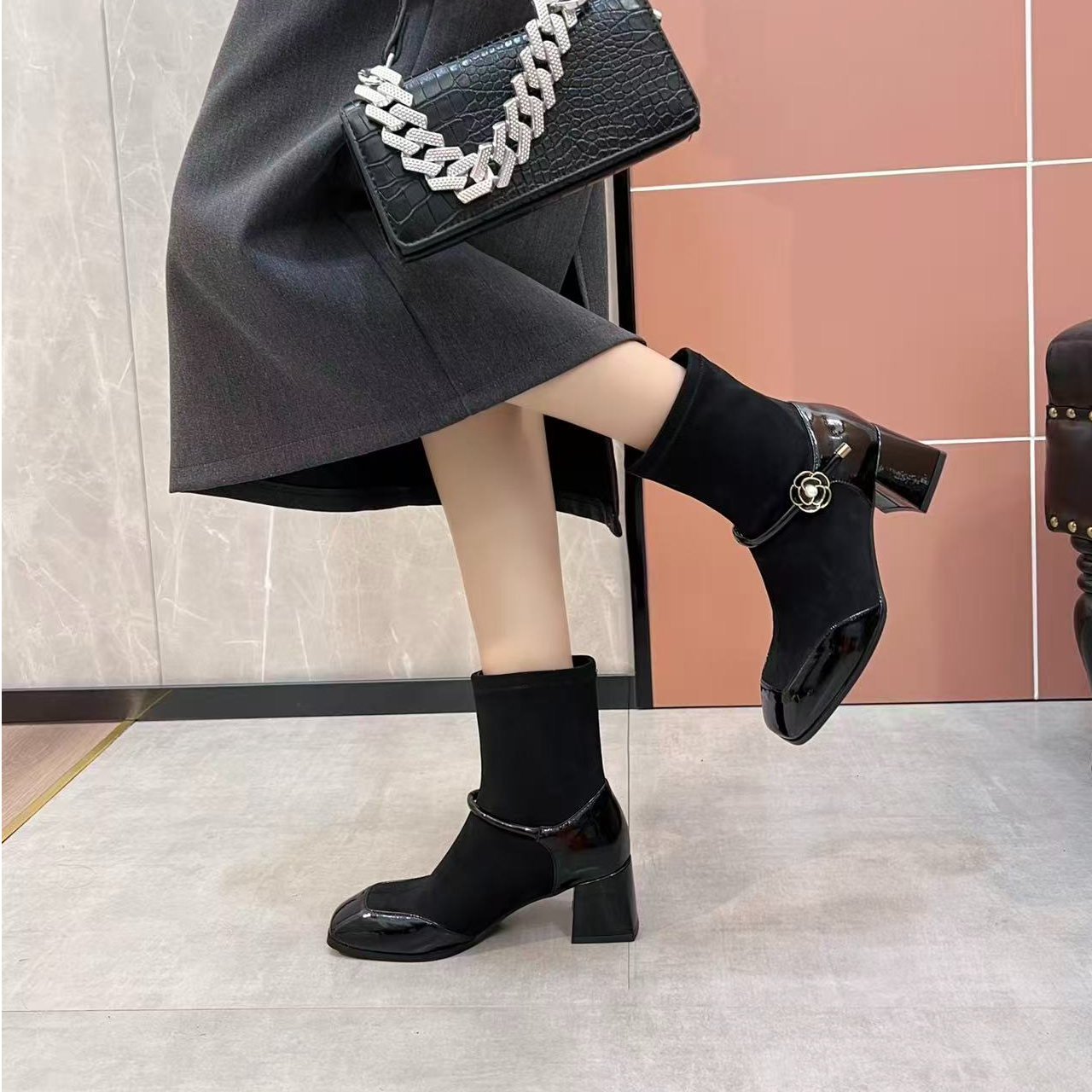 9169    常规款平跟轻职风休闲方头袜靴加绒弹力尖头秋季英伦