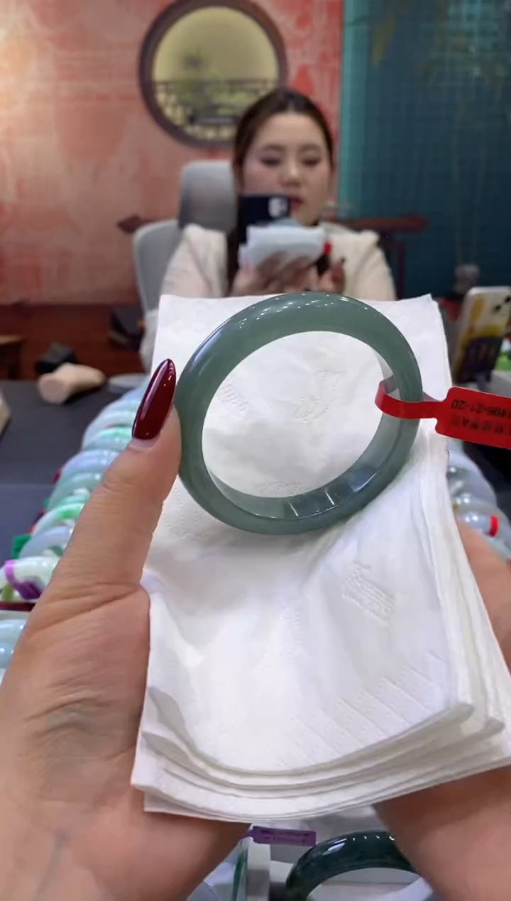 【闪购商品】翡翠手镯未镶嵌多人005155