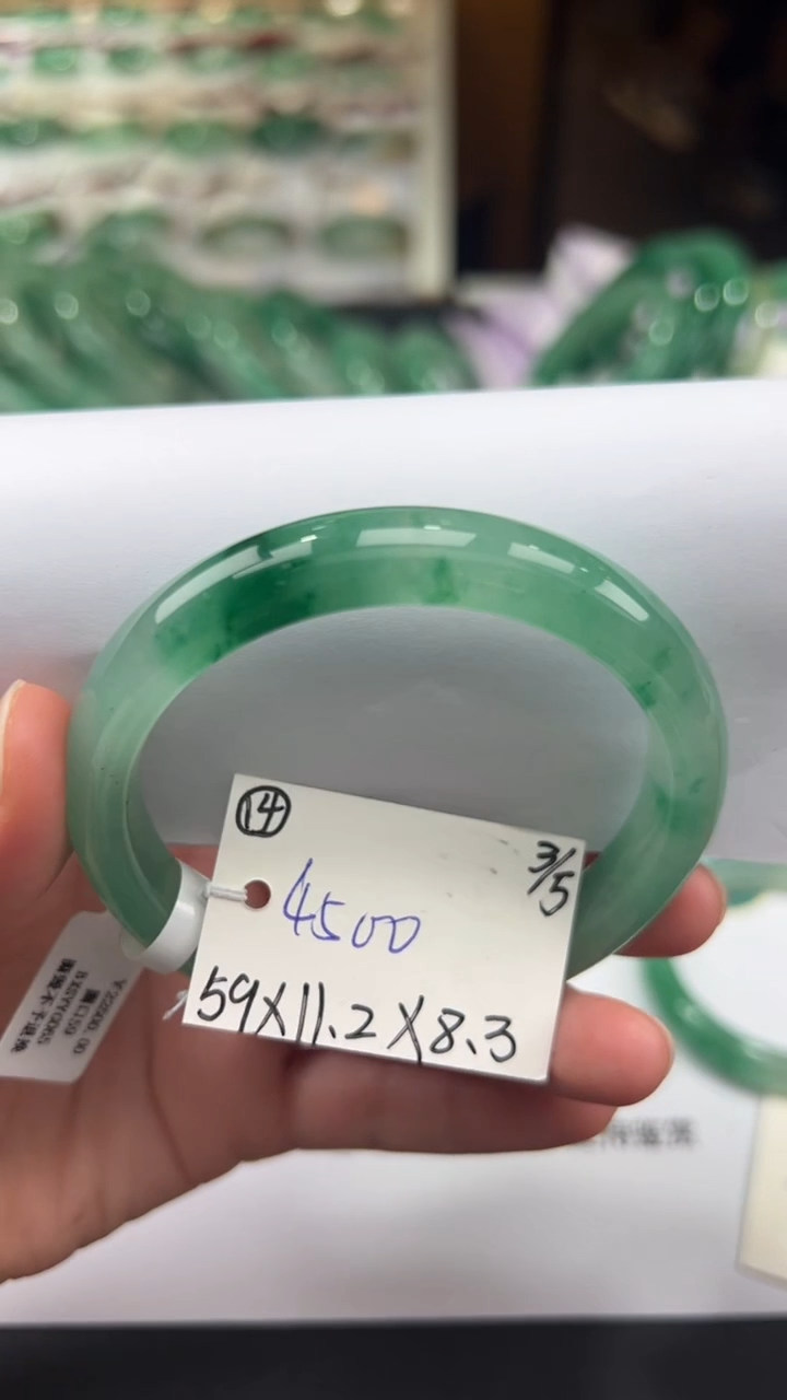 【闪购商品】石英质玉手镯未镶嵌拍下联系小耳机看购买须知！！！