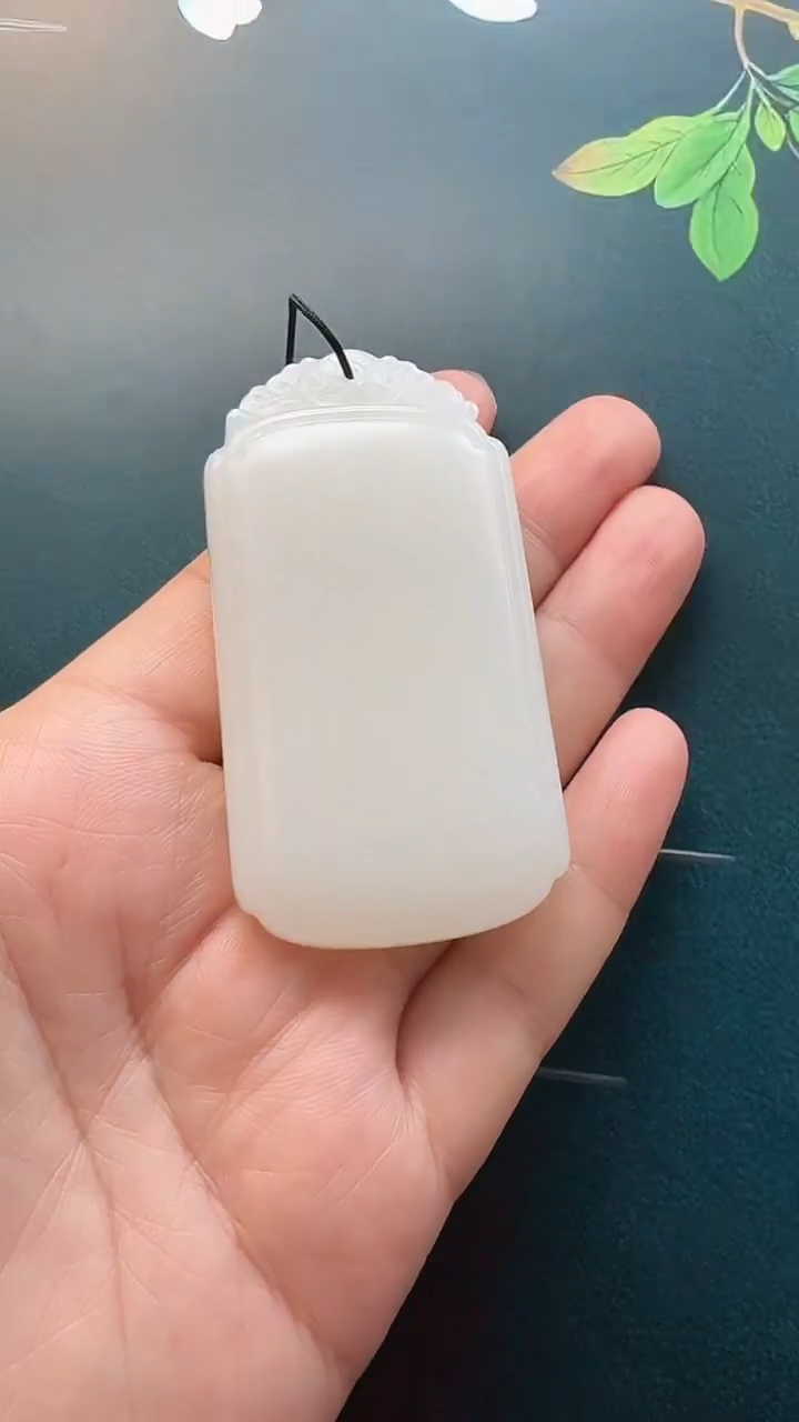 颈饰未镶嵌和田玉吊坠