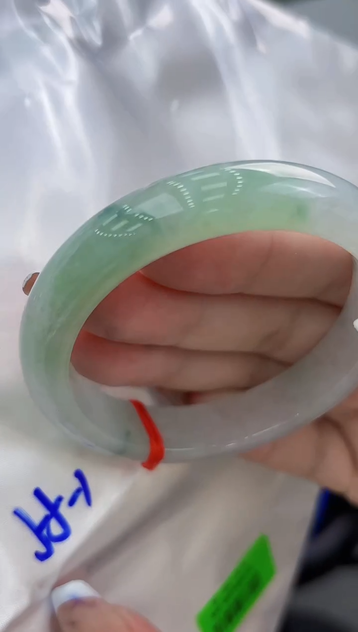 【闪购商品】翡翠颈饰18K金镶嵌翡翠手镯