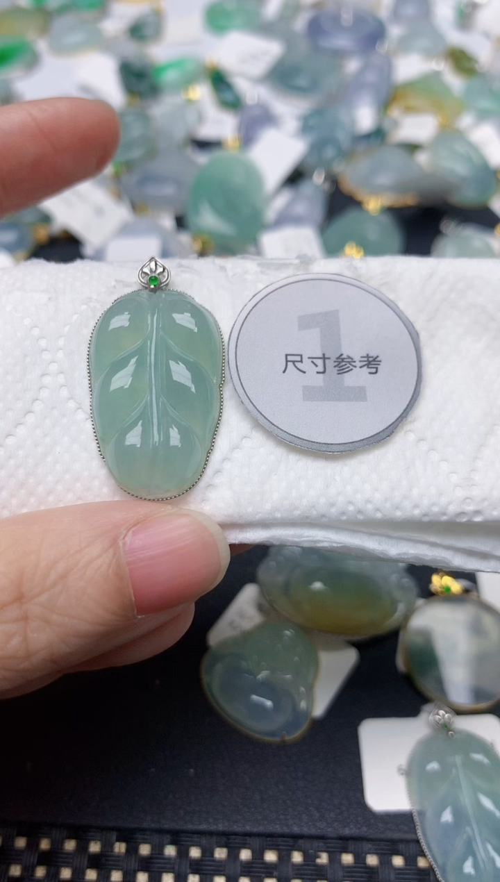 颈饰18K金镶嵌翡翠冰天然缅甸A货翡翠