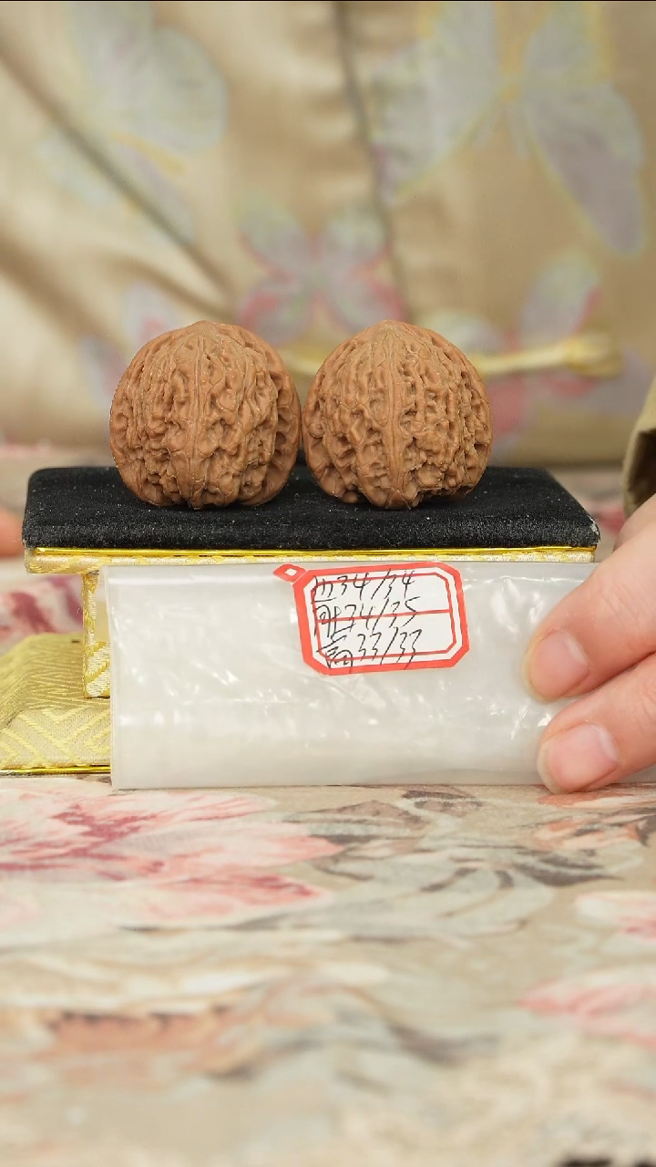 【闪购商品】文玩核桃把件密纹狮子头