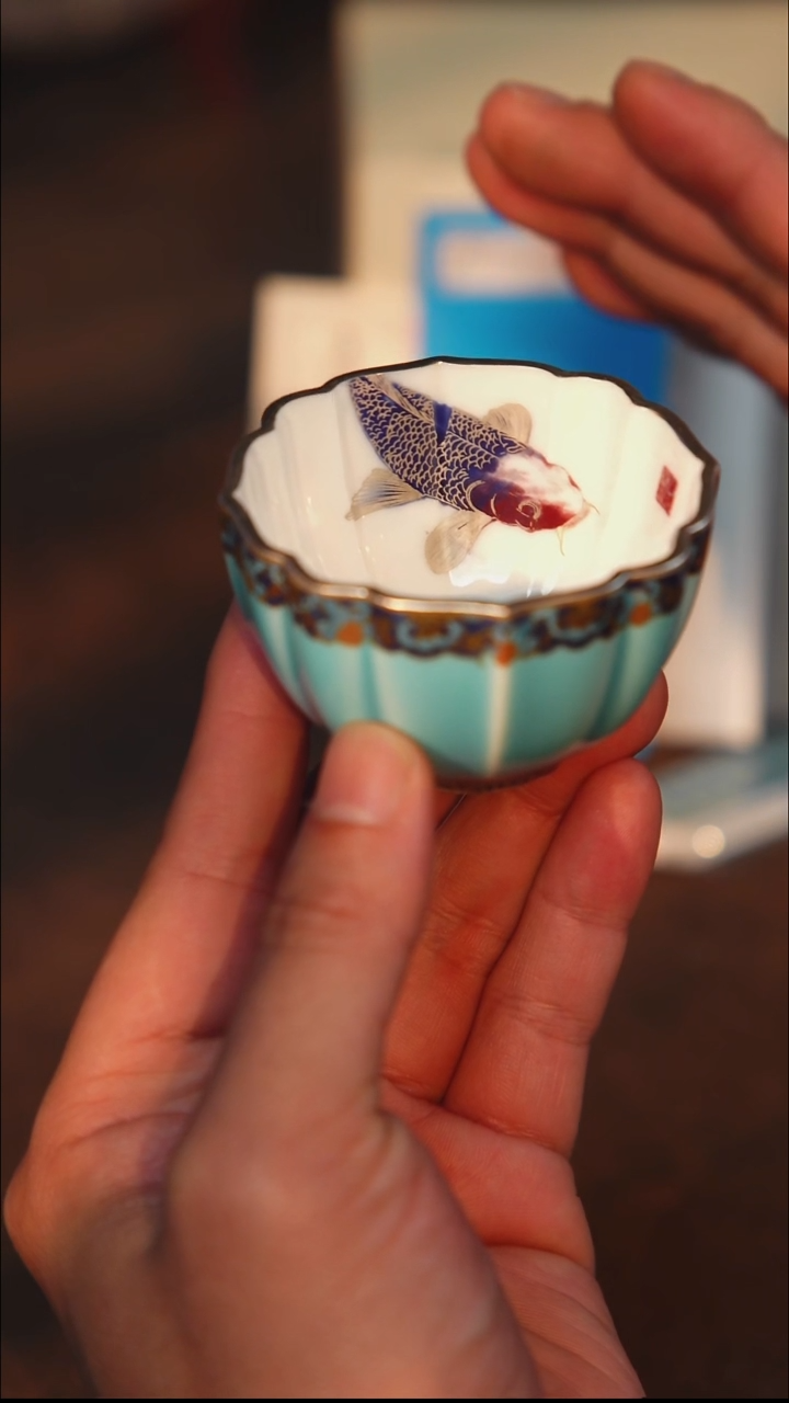 瓷内绘锦鲤主人杯