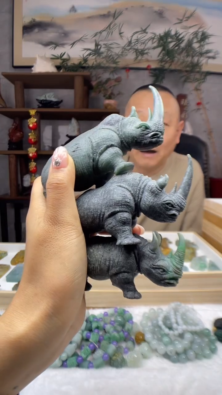 【闪购商品】定制翡翠未镶嵌牛