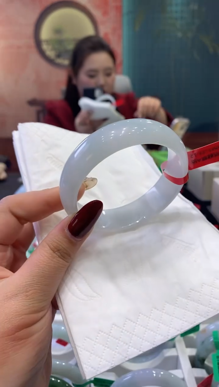 【闪购商品】翡翠手镯未镶嵌多人00010692