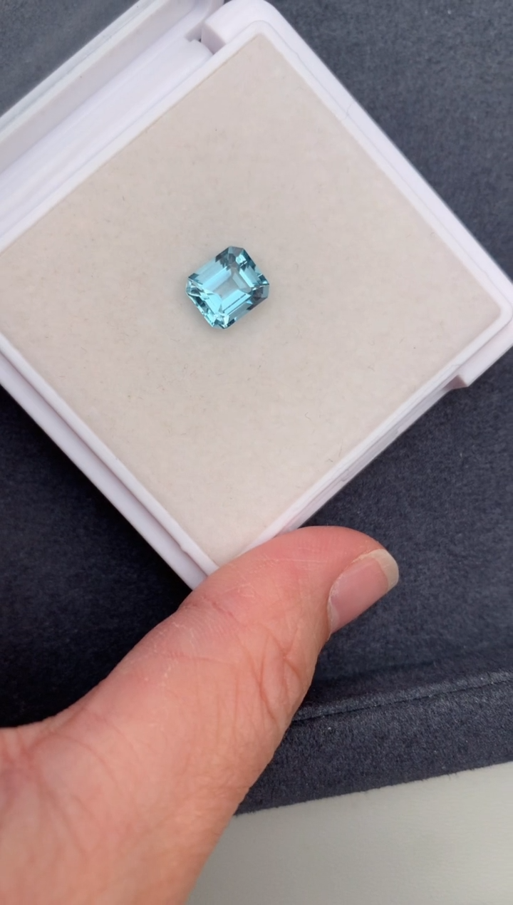 【闪购商品】海蓝宝石裸石未镶嵌2.1ct海蓝宝