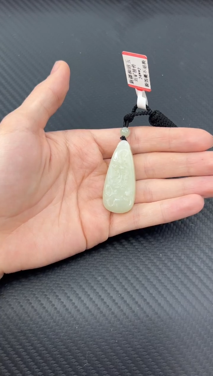 【闪购商品】和田玉吊坠(赠链)未镶嵌且末微色差近矿吊坠