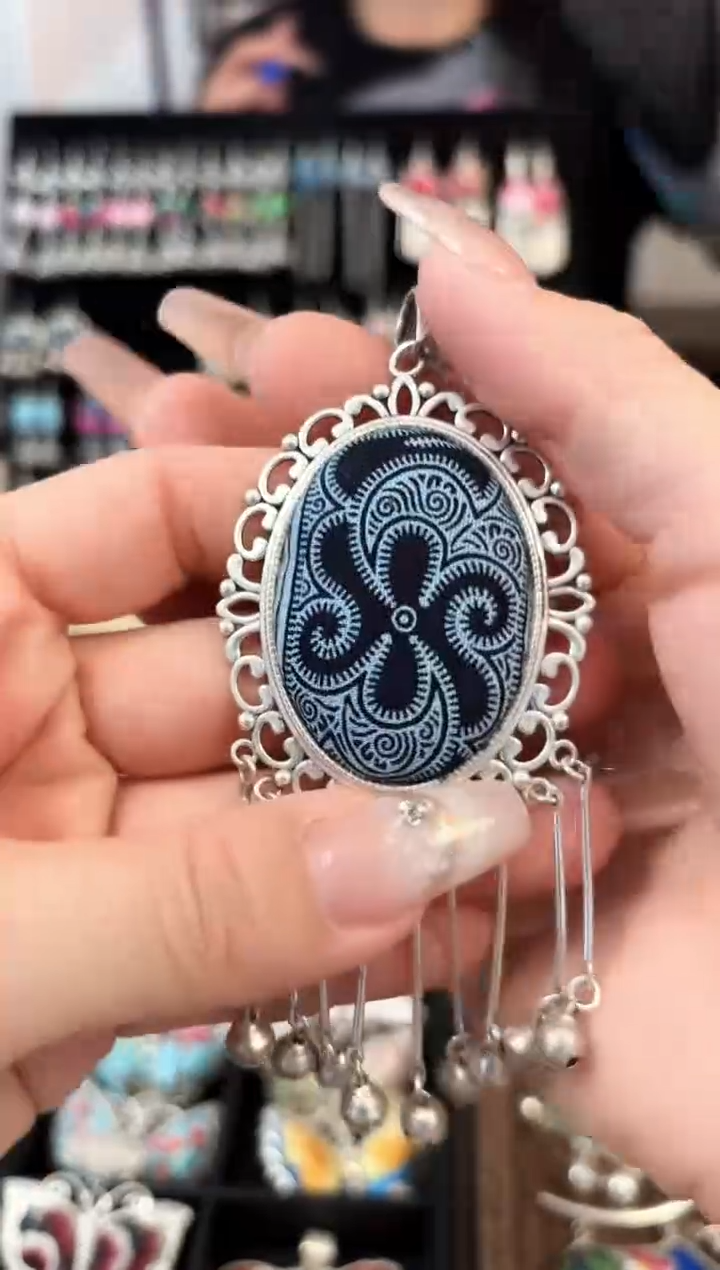 织绣非遗艺枝独秀老绣饰品080