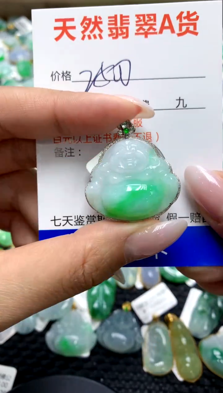 翡翠18K金镶嵌颈饰1111111111111111